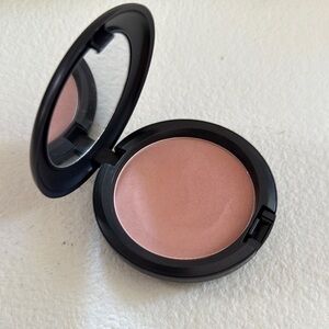 MAC BARBIE Pearl Sunshine Beauty Powder